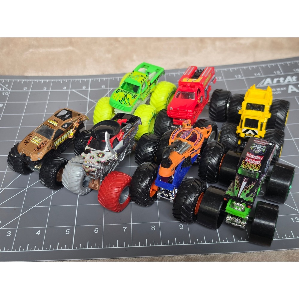 Hot Wheels Monster Jam Truck Lot Grave Digger Pirate Curse 7pc Diecast Vehicles